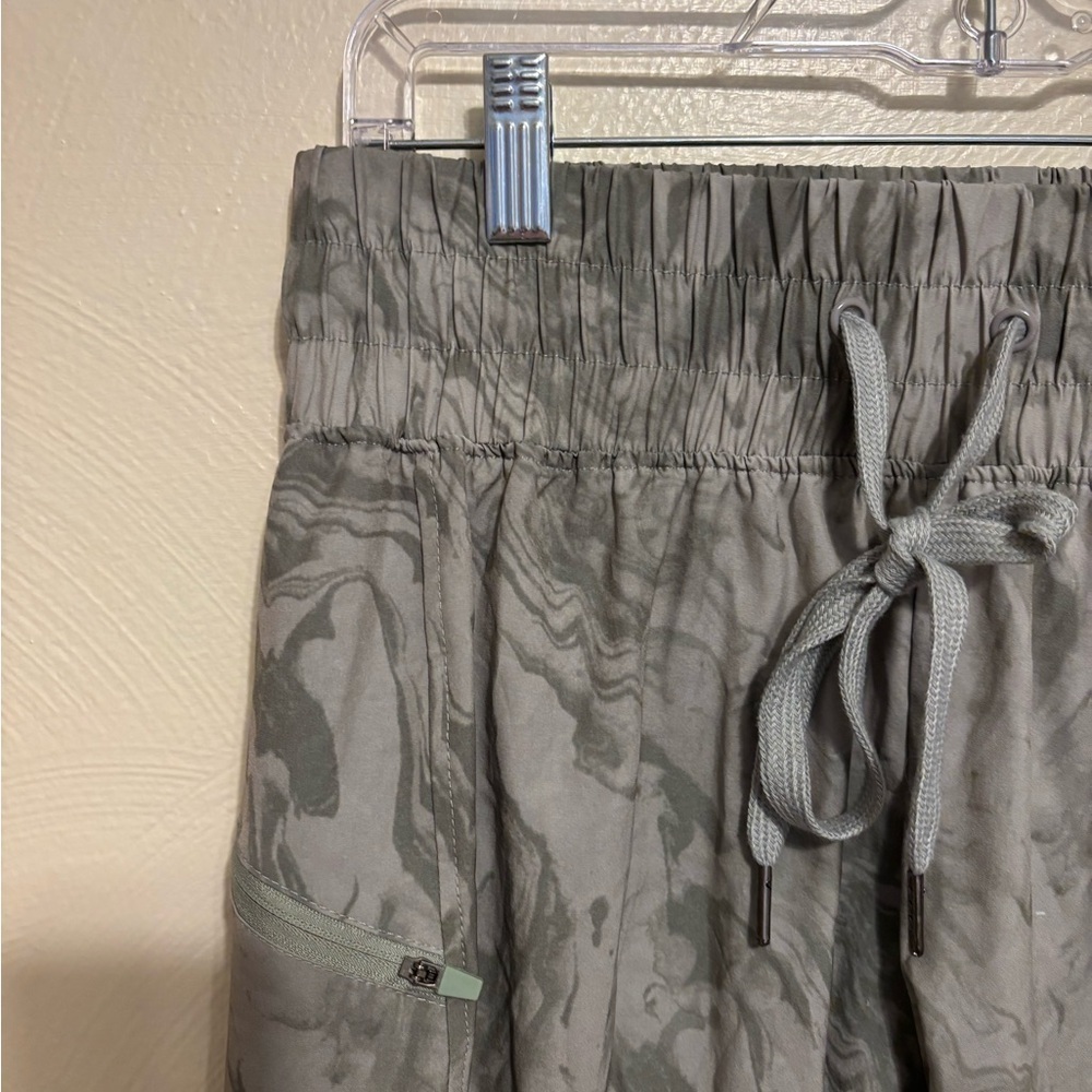 Cali Sport Gray Marble Print Joggers Size M Zip Pocket Athleisure Pants - Picture 7 of 9